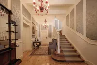 Private fully serviced villa in Maadi, with a private pool, kitchen and garden.