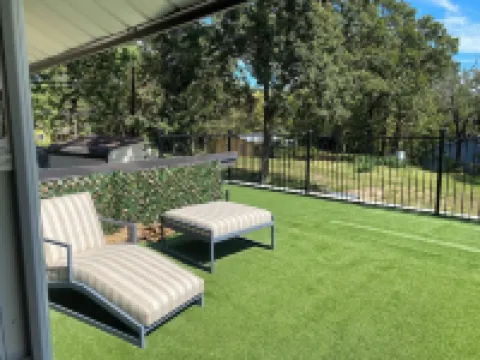 Charming and cozy. Vintage New Orleans vibe. Balcony view, hot tub and fire pit. 槍管城酒店