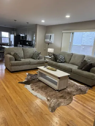 Cozy 2-bedroom apartment 20 mins to NYC with WiFi, AC