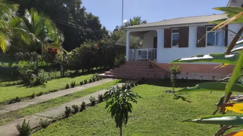 Pleasant house with trees and flowers, 5 minutes from all amenities Hotels in Les Abymes