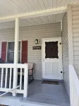 Cozy cottage with stunning lake & mountain viewsNo lake access