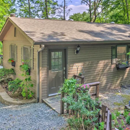 Beautiful Connestee Falls Home w/ Porch in Brevard