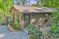 Beautiful Connestee Falls Home w/ Porch in Brevard - parking