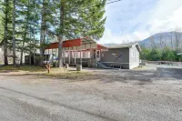 18 Mi to Mt Rainier! Scenic Cowlitz River Escape - 3-Star
