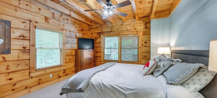 Cozy Retreat w/ Deck & Sapphire Resort Access! Hotels in Jackson County