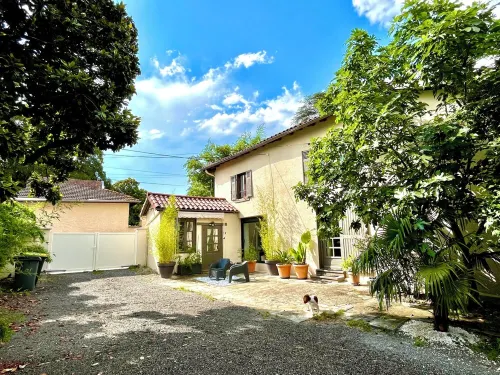 Maison de Ville Idéale Pour Découvrir Vienne et Lyon Hotels in Vienne