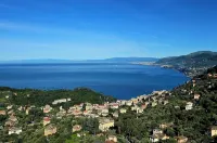 3-bedroom condo, full kitchen, 1leaving room 1 bathroom, balcony great view