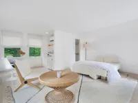 Charming 5-bedroom home.  AC and WiFi,swimming pool. walk to town and beach