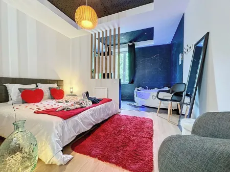 Romantic loft with private Jacuzzi