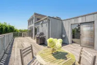 MCM Beach house in exclusive Amagansett dunes minutes from beach path
