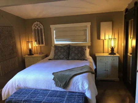 Cozy Cottage, amazing palisades mountain views.