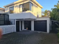 Seaside holiday home in the front row! With panoramic views across Hawke Bay Hotels in Ahuriri