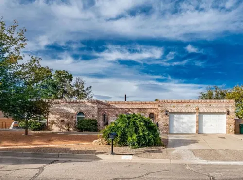 Welcoming 2-bedroom house with AC in Rio Rancho