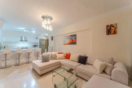 2 bed/2 bath - Own private pool, large outdoor space. Very central Отели рядом с достопримечательностью «Kalamar Beach Club»