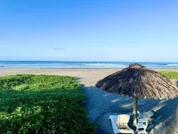 Beautiful Costa del Sol Beach Front Apartment فنادق في 