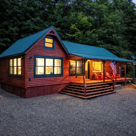 Huck's Hideaway - Mountain Views Near Rangeley! Pet Friendly!