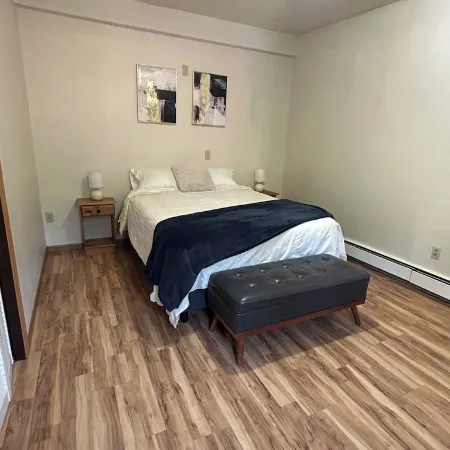 Cozy 1 bedroom apartment across from the airport with WiFi.