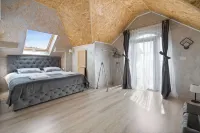 4-bedroom chalet in enchanting Piatra Neamt with AC, WiFi. Relax and unwind  호텔