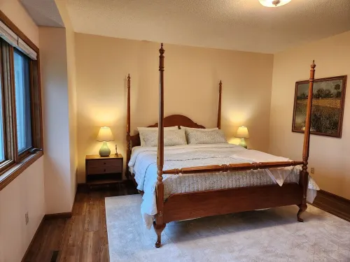 Country Escape 2BR, 2Ba, Lg Living, FireplacesCrow River Winery Wedding Guests Hôtels à : Comte de McLeod