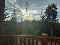 High End Luxury with Rustic Woodsy Charm 4-bedroom cabin next to Terry Peak Lead