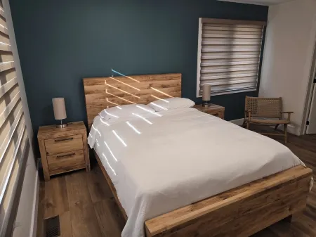 Giizhgok Geegabeek - Cedar Shore Cottages "Where Relaxation and Adventure Meet" Отели в г. Уиквемиконг