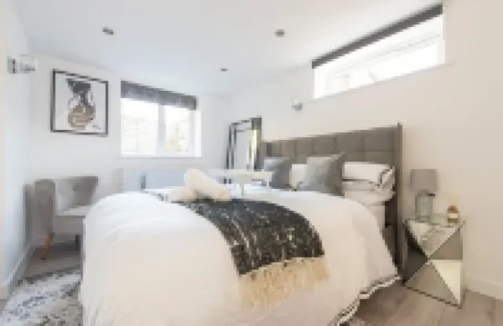 Stylish Luxe Apartment in Crayford