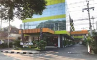 New Merdeka Hotel Pati Hotel di Kecamatan Margorejo