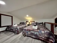 Tiny Home on Lake Chatuge in Downtown Hiawassee! BRAND NEW!