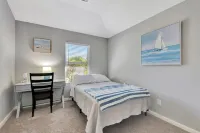 1 - Story Home in League City Close to Kemah and Galveston