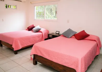 Bungalow 2 Hotels near Playa la Ropa