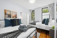 3Br 3Ba • NY Charm Modern Luxe • Sleeps to 12 • Min to NYC • Free Parking Permit