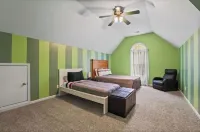 Spacious and comfy 4 Bed/3 Full Bath Canton Home!