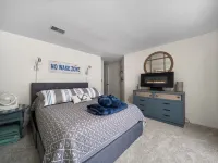 Beautiful Beachfront Home on Crystal Lake Hotel a Lake Township