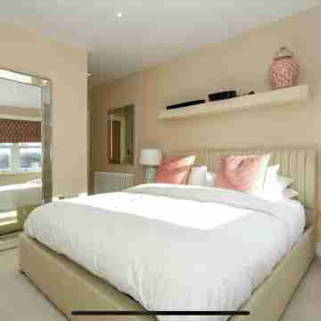 Executive 3 Bedroom Penthouse Apartment, 2 Bath and Mezzanine Rooms