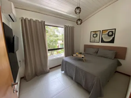 Casa Praia do Forte with private lake, pets are beautiful!!!!