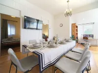 Snacks&Flicks, Cosy Queenslander Kicks-close to PA Hotels in Annerley
