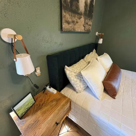 The Clover Cottage - Rolla's St.Pat's Themed house near S&T, Acorn Trail & more! Отели в г. Ролла