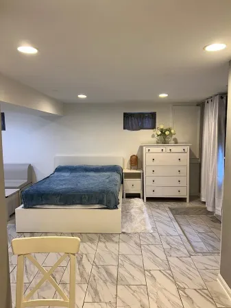 Chic studio with WiFi and AC in beautiful Rockville MD.