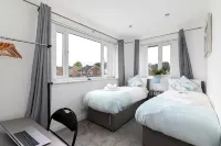 Sittingbourne Lodge with 4 free parking 시팅본 호텔