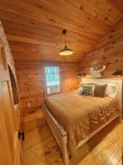 Cozy Up Cabin - Close to Downtown Rangeley 랭글리 호텔
