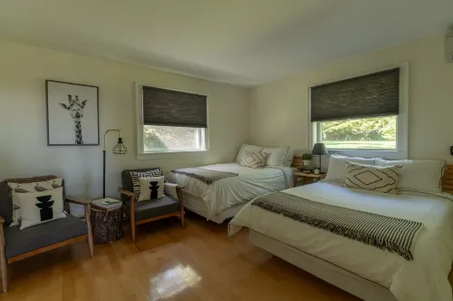 Beautiful Catskills country home get-away, with views, big private yard & forest Hotels in Fallsburg