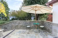 Lake Apartment With Lush Garden Veranda Hotels in Gonte