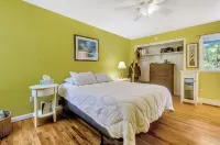 Shelter Island Spacious Getaway with Cozy Fireplace