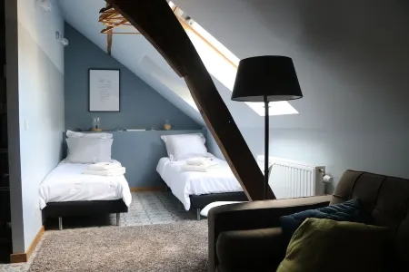 Duplex perfectly located between Brussels airport and Leuven with private parking