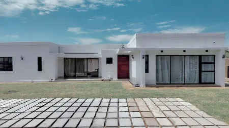 Brand New 3-bedroom house in Tubungu Estate with WiFi, AC. Enjoy your stay Отели в г. Матсафа