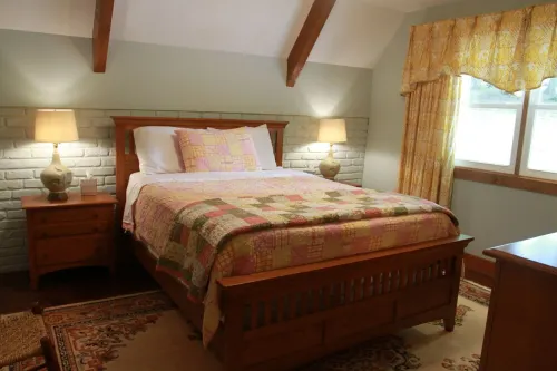 Charming Lakefront Cottage in Kernersville - Relax with nature!