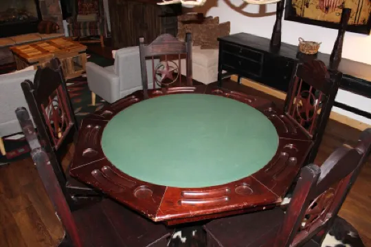 Stunning 4-bedroom cabin in Angel Fire, close to skiing and golf