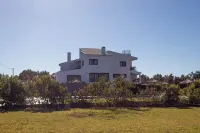 Room with private bathroom and pool view at Casa das Vinhas in Sesimbra