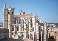 Exceptional house in the center of Narbonne with garden and pool