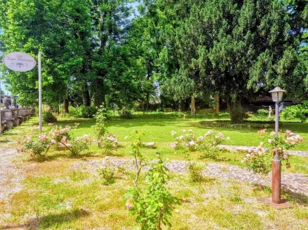 Enchanting 18th century villa with private parking a few km from Venice